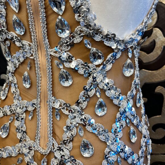 Jewel nude tear drop silver sequin bodycon grown - Picture 7 of 8